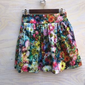 Zara woman bright Floral Skirt size XS pockets